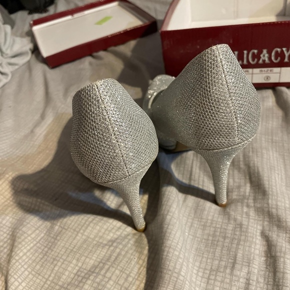 Delicacy Silver Glitter Prom/Homecoming Shoes High Heels Size 8 - Picture 3 of 5